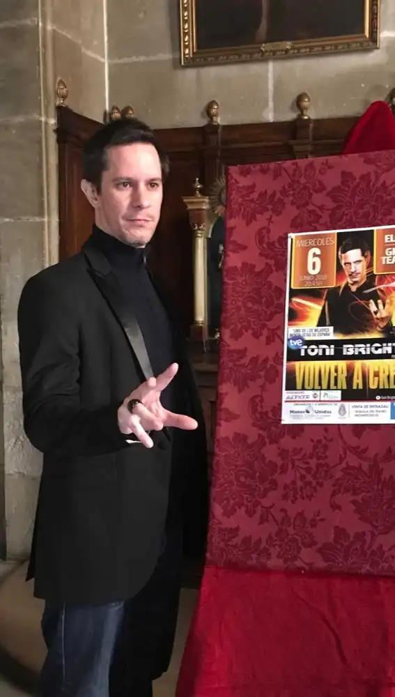 El mentalista ilicitano Toni Bright El mentalista ilicitano Toni Bright