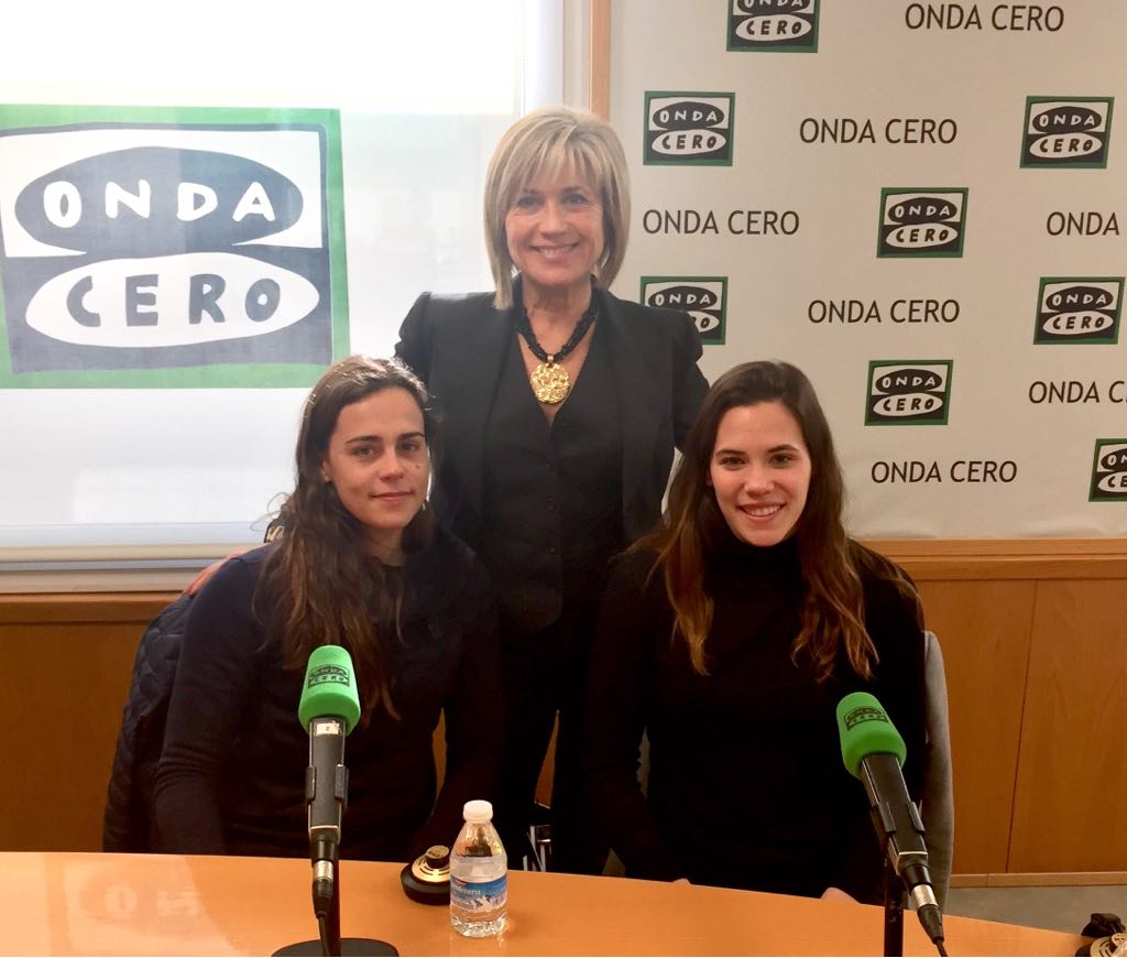 Sociedad Anónima: Olga y Marina, jugadoras de waterpolo del Club de Natación Sabadell Sociedad Anónima: Olga y Marina, jugadoras de waterpolo del Club de Natación Sabadell