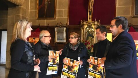 Momento de la presentaci&oacute;n del espect&aacute;culo ben&eacute;fico del mentalista Toni Bright