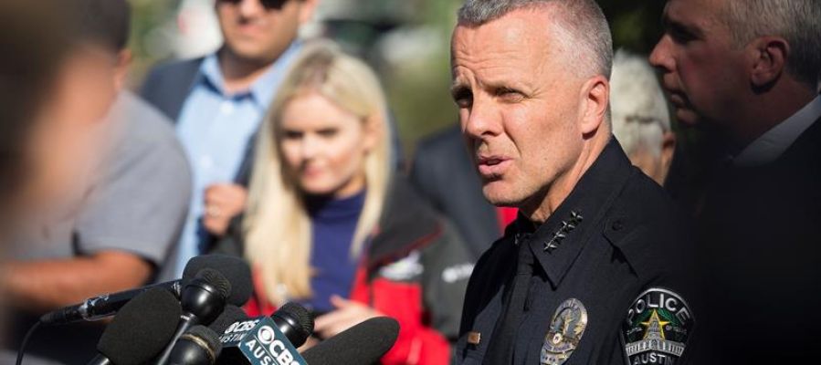 El jefe de Policía de Austin, Brian Manley, se dirige a los medios en Austin, Texas El jefe de Policía de Austin, Brian Manley, se dirige a los medios en Austin, Texas