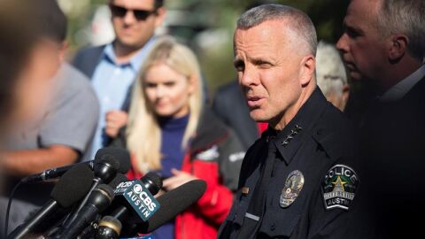 El jefe de Polic&iacute;a de Austin, Brian Manley, se dirige a los medios en Austin, Texas 