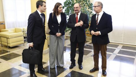 Reuni&oacute;n del presidente Lamb&aacute;n, con la responsable de C's en Arag&oacute;n, Susana Gaspar, y el diputado de C's, Javier Mart&iacute;nez