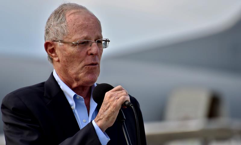 Dimite el presidente de Perú tras la difusión de unos vídeos de sus aliados comprando votos de congresistas Dimite el presidente de Perú tras la difusión de unos vídeos de sus aliados comprando votos de congresistas