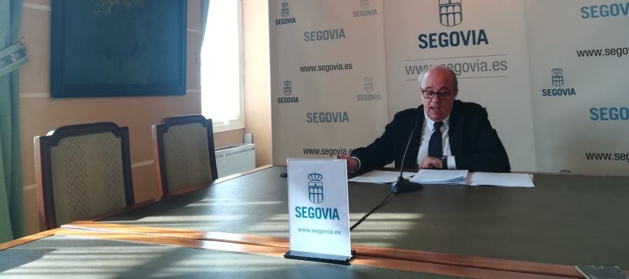 Alfonso Reguera, portavoz del PSOE, en la rueda de prensa de esta mañana Alfonso Reguera, portavoz del PSOE, en la rueda de prensa de esta mañana