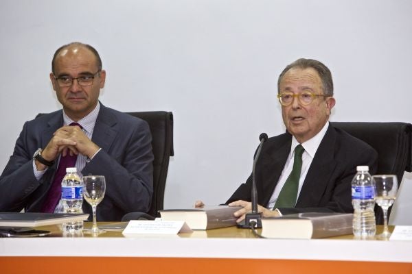 Los regantes valencianos homenajean al catedrático Antonio Gil OIcina Los regantes valencianos homenajean al catedrático Antonio Gil OIcina