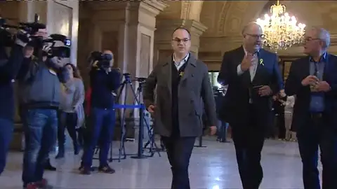 JxCat, ERC y la CUP negocian celebrar el jueves la investidura de Turull JxCat, ERC y la CUP negocian celebrar el jueves la investidura de Turull