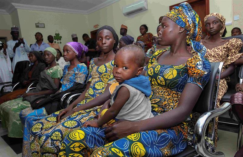 Boko Haram libera a parte de las 110 niñas secuestradas en Nigeria, según medios locales Boko Haram libera a parte de las 110 niñas secuestradas en Nigeria, según medios locales