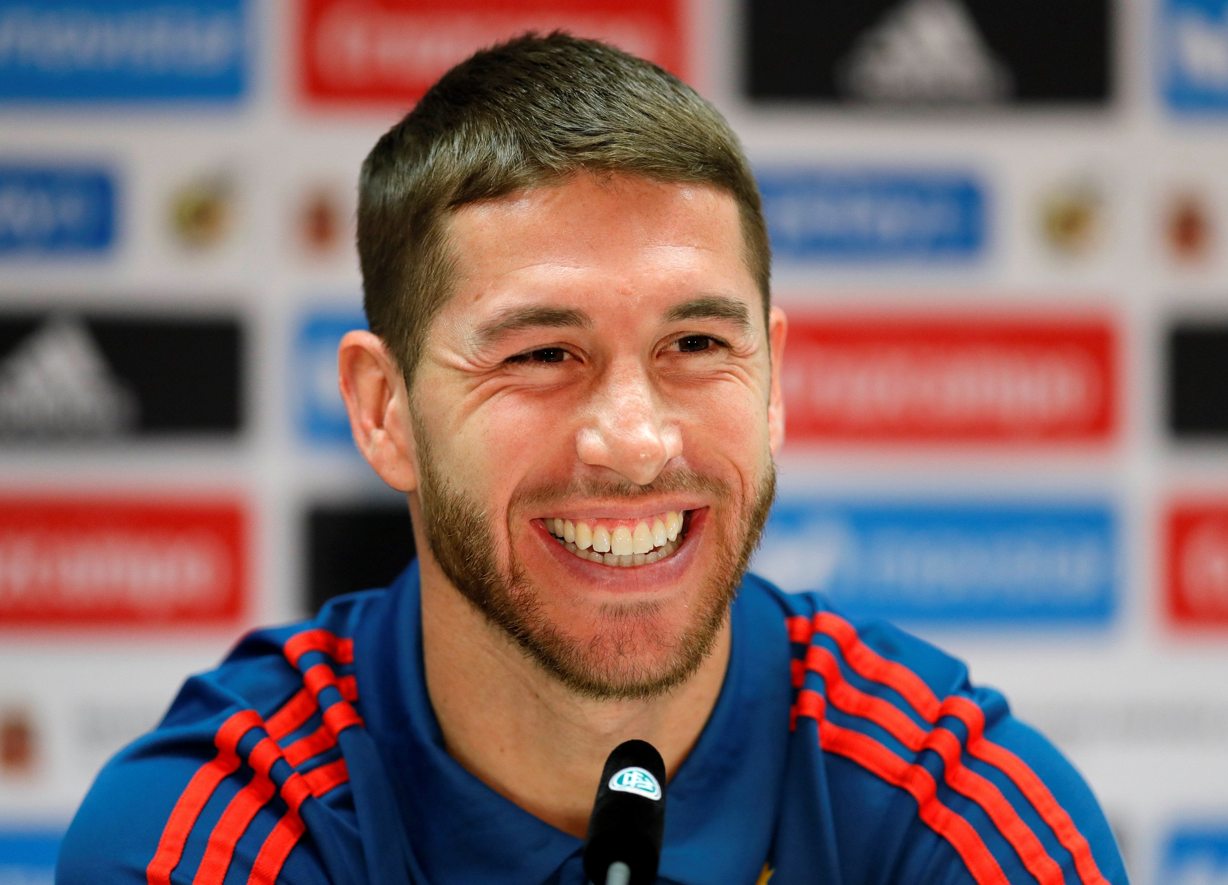 <p>El mensaje de Sergio Ramos tras la destitución de Lopetegui: "Ayer, hoy y mañana, juntos: vamos España"</p> <p>El mensaje de Sergio Ramos tras la destitución de Lopetegui: "Ayer, hoy y mañana, juntos: vamos España"</p>