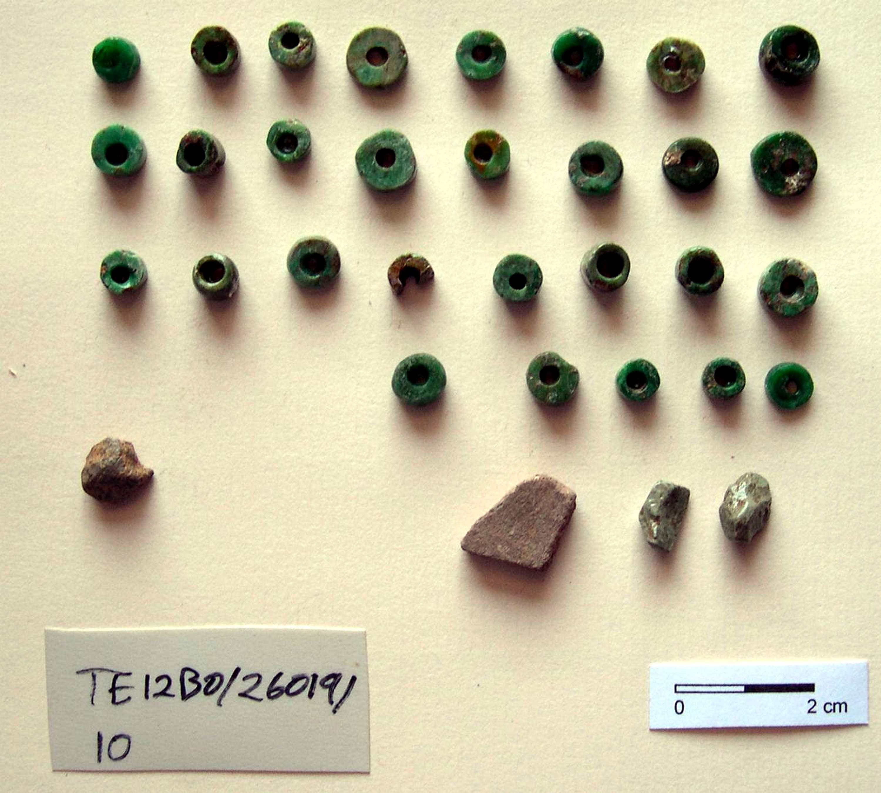 Entregan al Museo Provincial las joyas prehistóricas del Castillejo del Bonete Entregan al Museo Provincial las joyas prehistóricas del Castillejo del Bonete