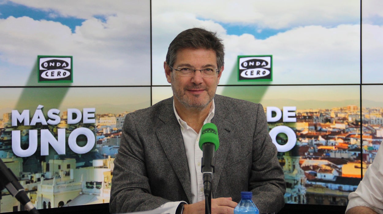 Rafael Catalá: "Las explicaciones de Cifuentes me parecen convincentes" Rafael Catalá: "Las explicaciones de Cifuentes me parecen convincentes"