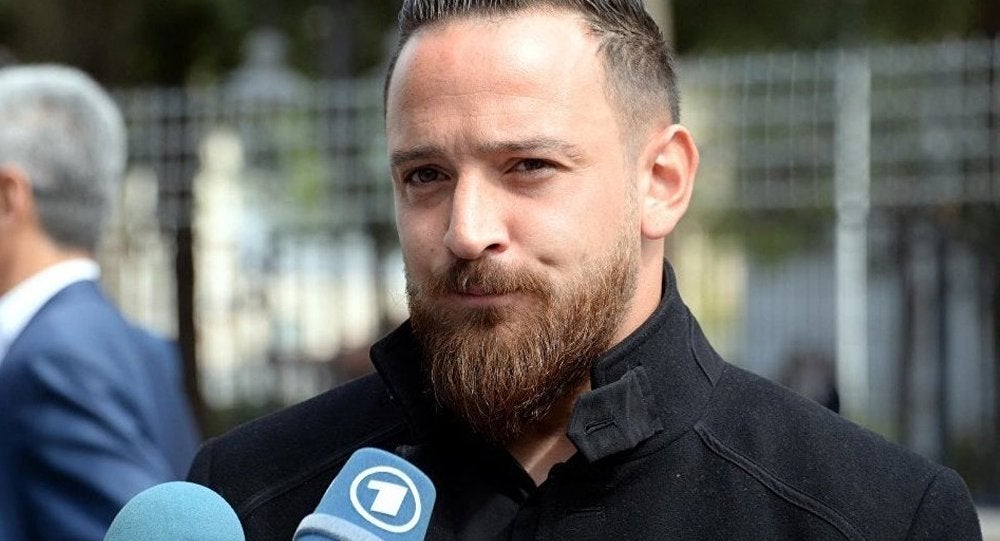 El futbolista turco Deniz Naki inicia una huelga de hambre contra la intervención militar de Turquía en Siria El futbolista turco Deniz Naki inicia una huelga de hambre contra la intervención militar de Turquía en Siria