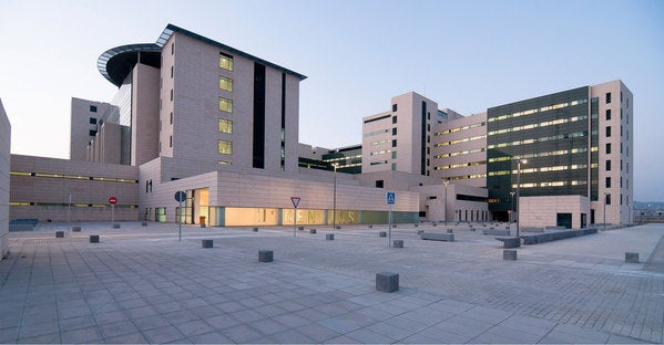 Estudiantes de Medicina se movilizan para reclamar la realización de sus prácticas en hospitales de Granada Estudiantes de Medicina se movilizan para reclamar la realización de sus prácticas en hospitales de Granada