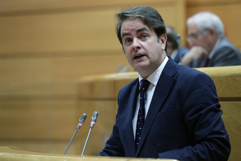 El Gobierno advierte de que Cataluña no puede "someterse al riesgo" de la inhabilitación de su presidente El Gobierno advierte de que Cataluña no puede "someterse al riesgo" de la inhabilitación de su presidente