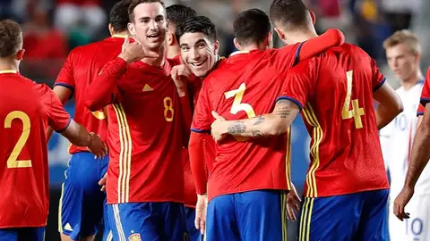 Los jugadores de la selección española sub-21 celebran un gol en Irlanda del Norte Los jugadores de la selección española sub-21 celebran un gol en Irlanda del Norte