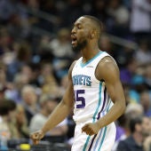 Kemba Walker celebra una canasta