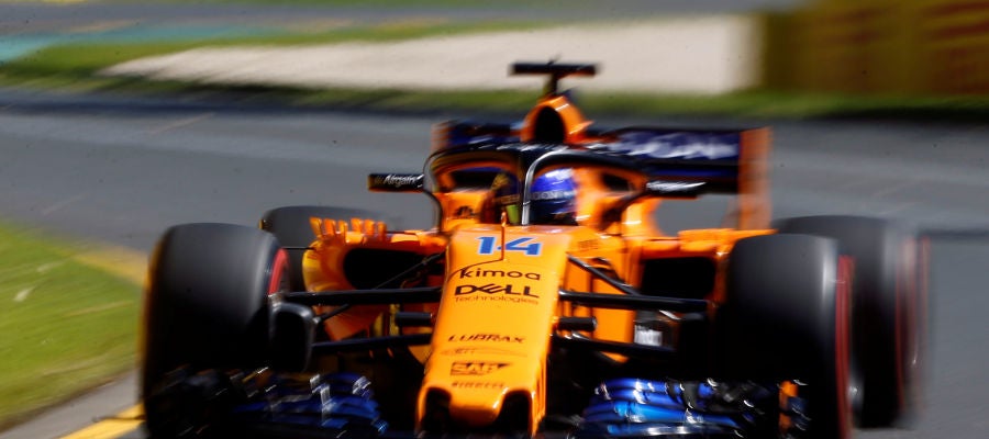 Fernando Alonso rueda con el MCL33 en el circuito de Albert Park Fernando Alonso rueda con el MCL33 en el circuito de Albert Park