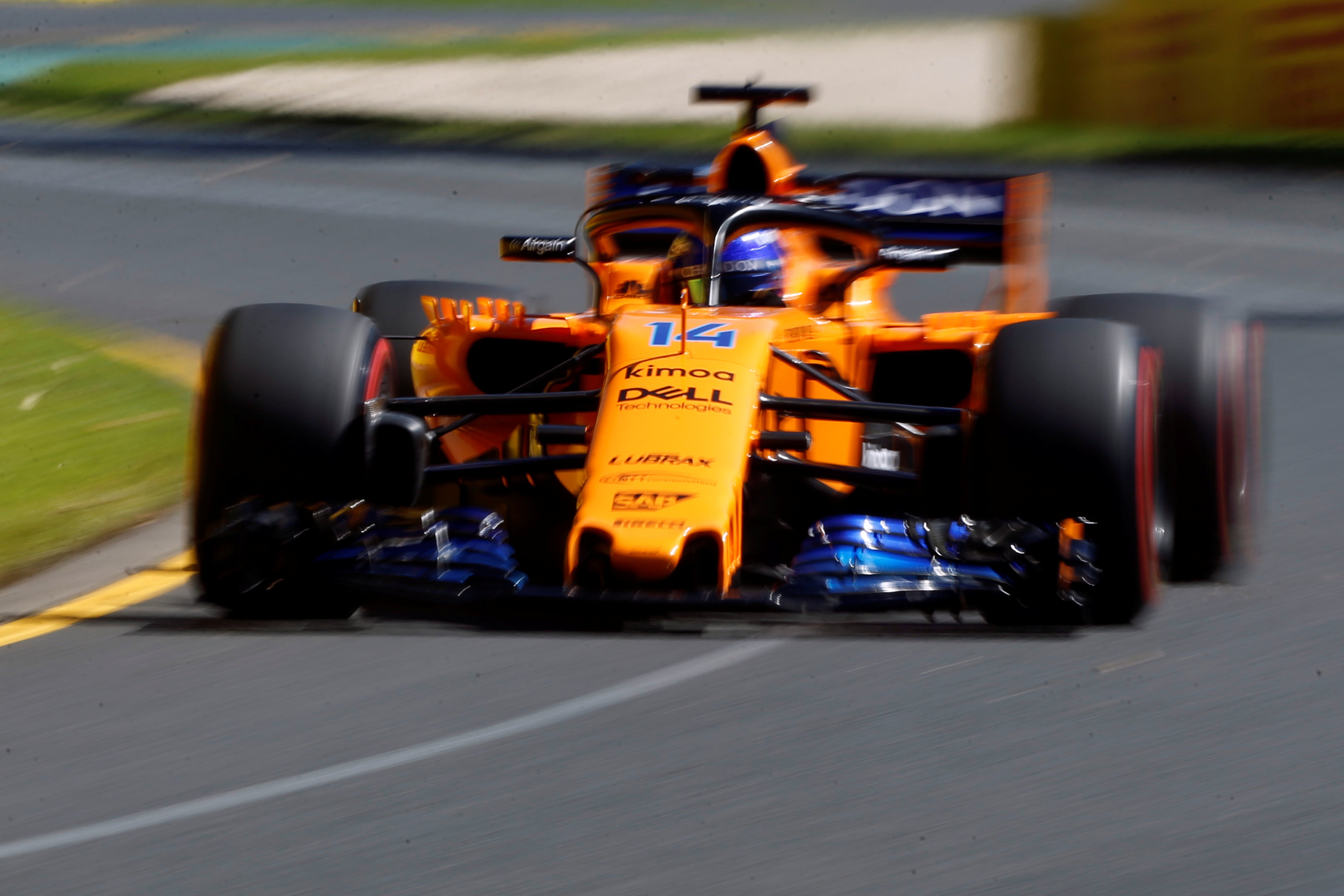 Fernando Alonso: "Sabíamos que Haas sería una sorpresa, es casi una réplica del Ferrari del año pasado" Fernando Alonso: "Sabíamos que Haas sería una sorpresa, es casi una réplica del Ferrari del año pasado"
