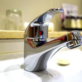 Grifo de agua fría y caliente Grifo de agua fría y caliente