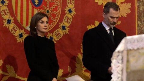 El Rey Felipe VI y la reina Letizia en la misa por Don Juan