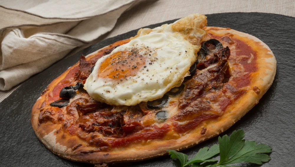Pizza con huevo frito Pizza con huevo frito