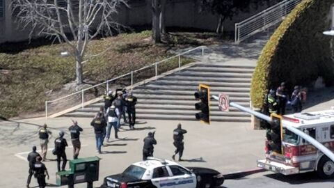 La Polic&iacute;a de San Bruno, en la sede central de Youtube