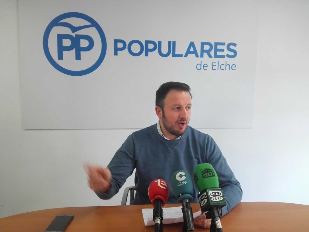 El PP de Elche acusa al PSOE de “plegarse” a Compromís en el proyecto de la Corredora El PP de Elche acusa al PSOE de “plegarse” a Compromís en el proyecto de la Corredora