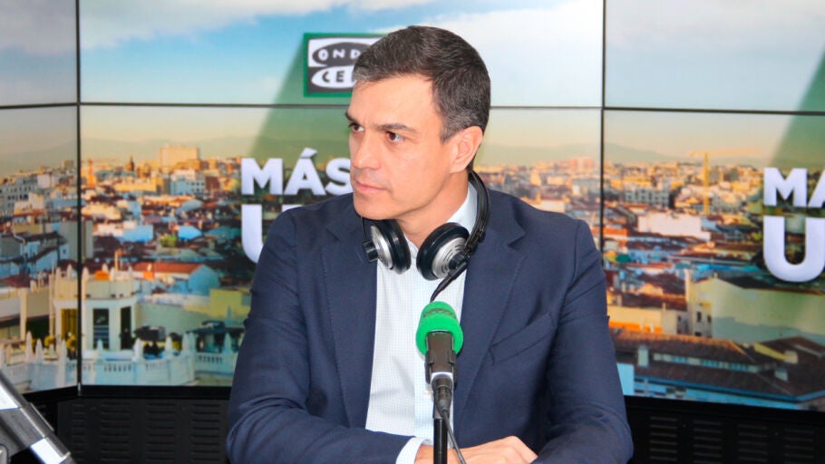 El l&iacute;der del PSOE, Pedro S&aacute;nchez, en los estudios de Onda Cero
