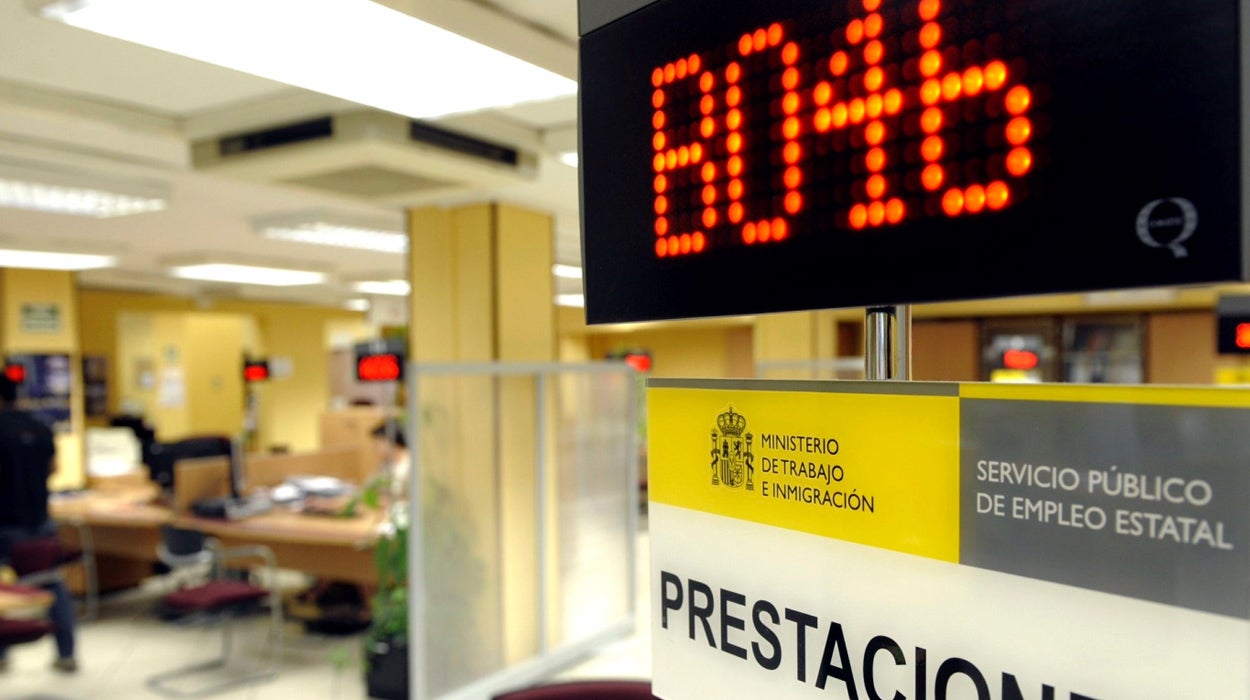 El paro bajaba en Extremadura en 807 personas en el mes de Noviembre respecto a Octubre hasta un total de 64.813 desempleados El paro bajaba en Extremadura en 807 personas en el mes de Noviembre respecto a Octubre hasta un total de 64.813 desempleados