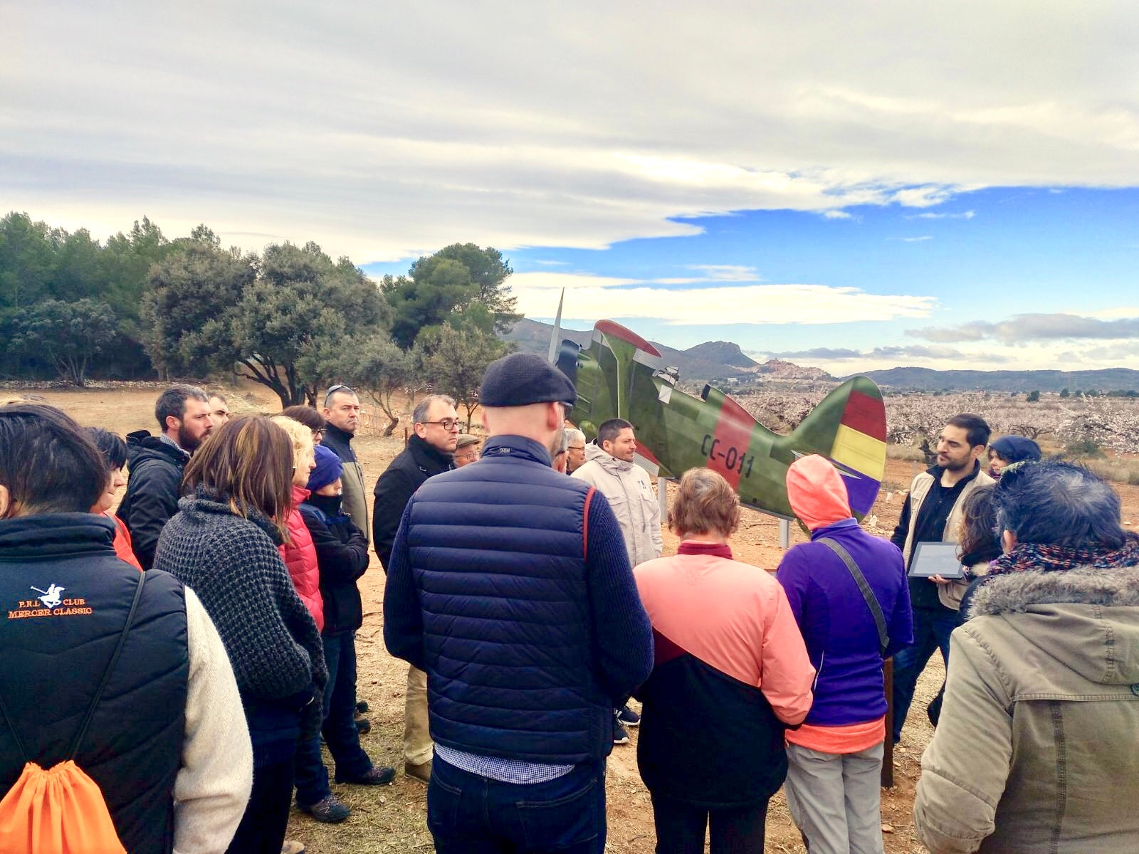 Segunda visita guiada al recuperado campo de aviación de Vilafamés Segunda visita guiada al recuperado campo de aviación de Vilafamés