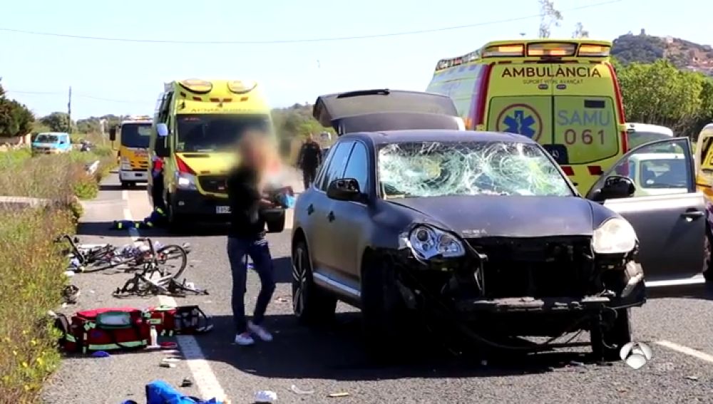 Nueve ciclistas heridos, dos de ellos en estado grave, al ser atropellados por un vehículo en Mallorca