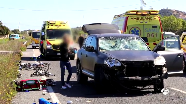 Muere uno de los nueve ciclistas atropellados por una conductora en Mallorca Muere uno de los nueve ciclistas atropellados por una conductora en Mallorca