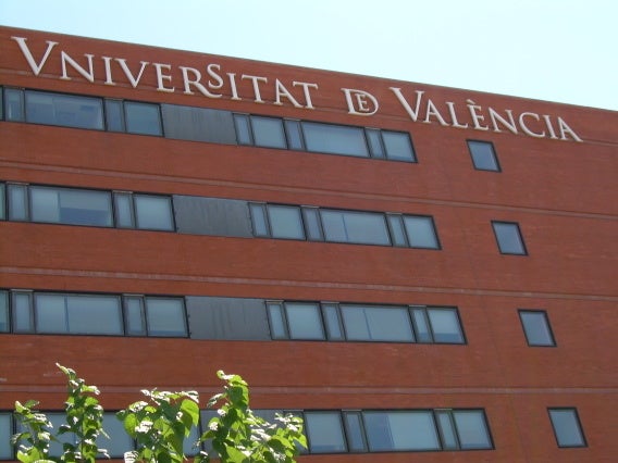 La Conselleria de Universidades convoca las becas a la exención de las tasas universitarias La Conselleria de Universidades convoca las becas a la exención de las tasas universitarias