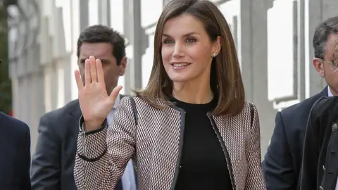 La reina Letizia reaparece tras la polémica La reina Letizia reaparece tras la polémica