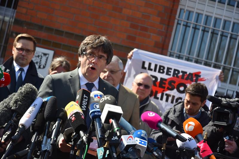 La tele con Monegal: El tratamiento de los informativos del nuevo capítulo Puigdemont La tele con Monegal: El tratamiento de los informativos del nuevo capítulo Puigdemont