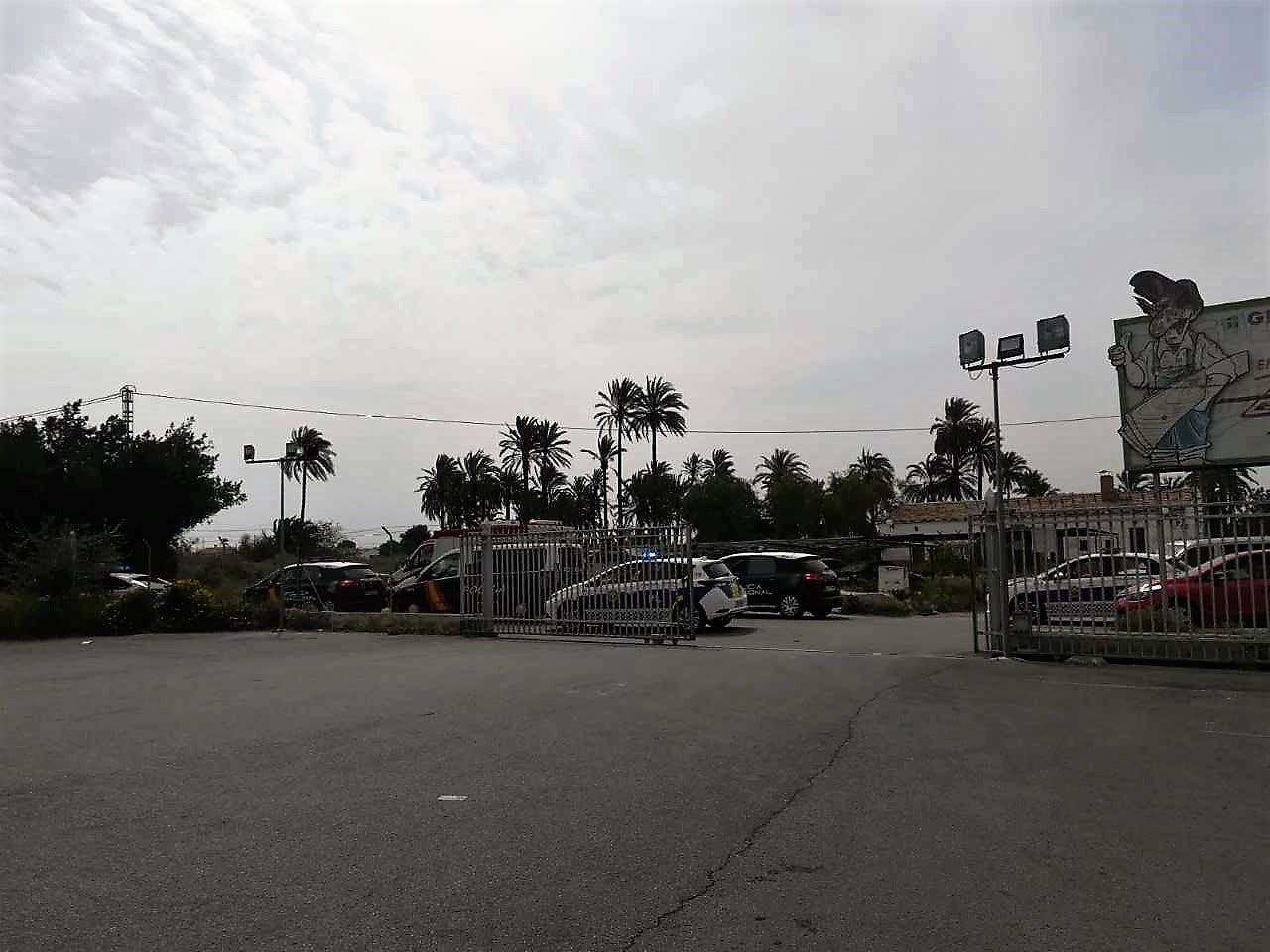 Tres detenidos en Elche tras intentar perpetrar un atraco con un arma de fuego simulada en una empresa de curtidos Tres detenidos en Elche tras intentar perpetrar un atraco con un arma de fuego simulada en una empresa de curtidos