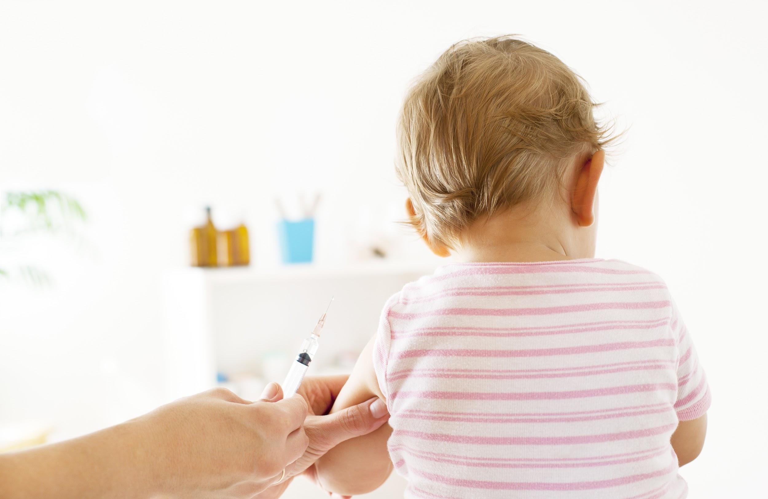 Los menores de un año que viajen a países de la Unión Europea deberán ser vacunados contra el sarampión debido a un nuevo brote Los menores de un año que viajen a países de la Unión Europea deberán ser vacunados contra el sarampión debido a un nuevo brote