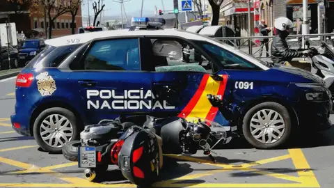 Aparatoso accidente contra un vehículo de la Policía Nacional Aparatoso accidente contra un vehículo de la Policía Nacional