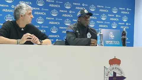Rafa Carpacho e Clarence Seedorf En la previa del Deportivo-Málaga