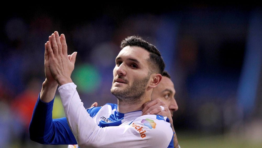 Lucas Pérez celebra su gol contra el Málaga