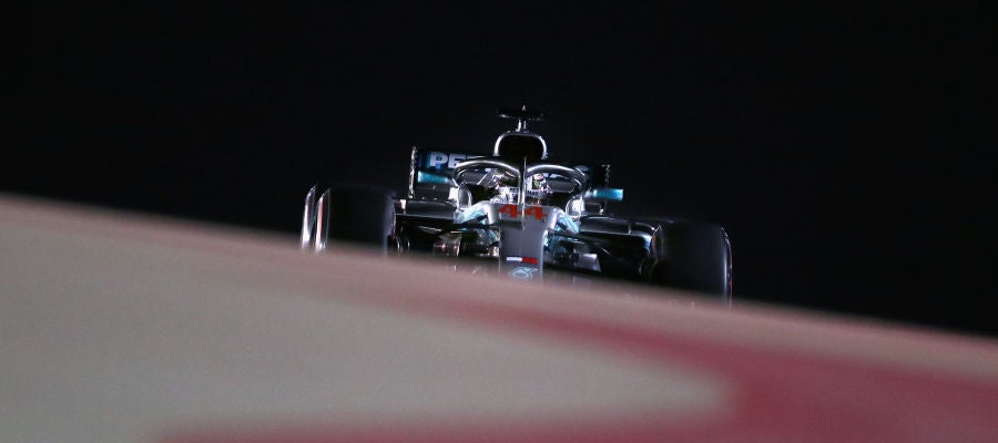 Hamilton, rodando con su Mercedes en Baréin Hamilton, rodando con su Mercedes en Baréin