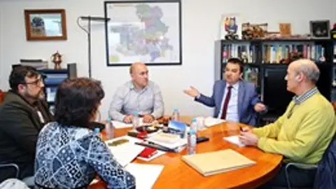 Martínez Arroyo se ha reunido con la Comunidad de Usuarios de la Masa de Agua Subterránea Mancha Occidental I del Alto Guadiana Martínez Arroyo se ha reunido con la Comunidad de Usuarios de la Masa de Agua Subterránea Mancha Occidental I del Alto Guadiana