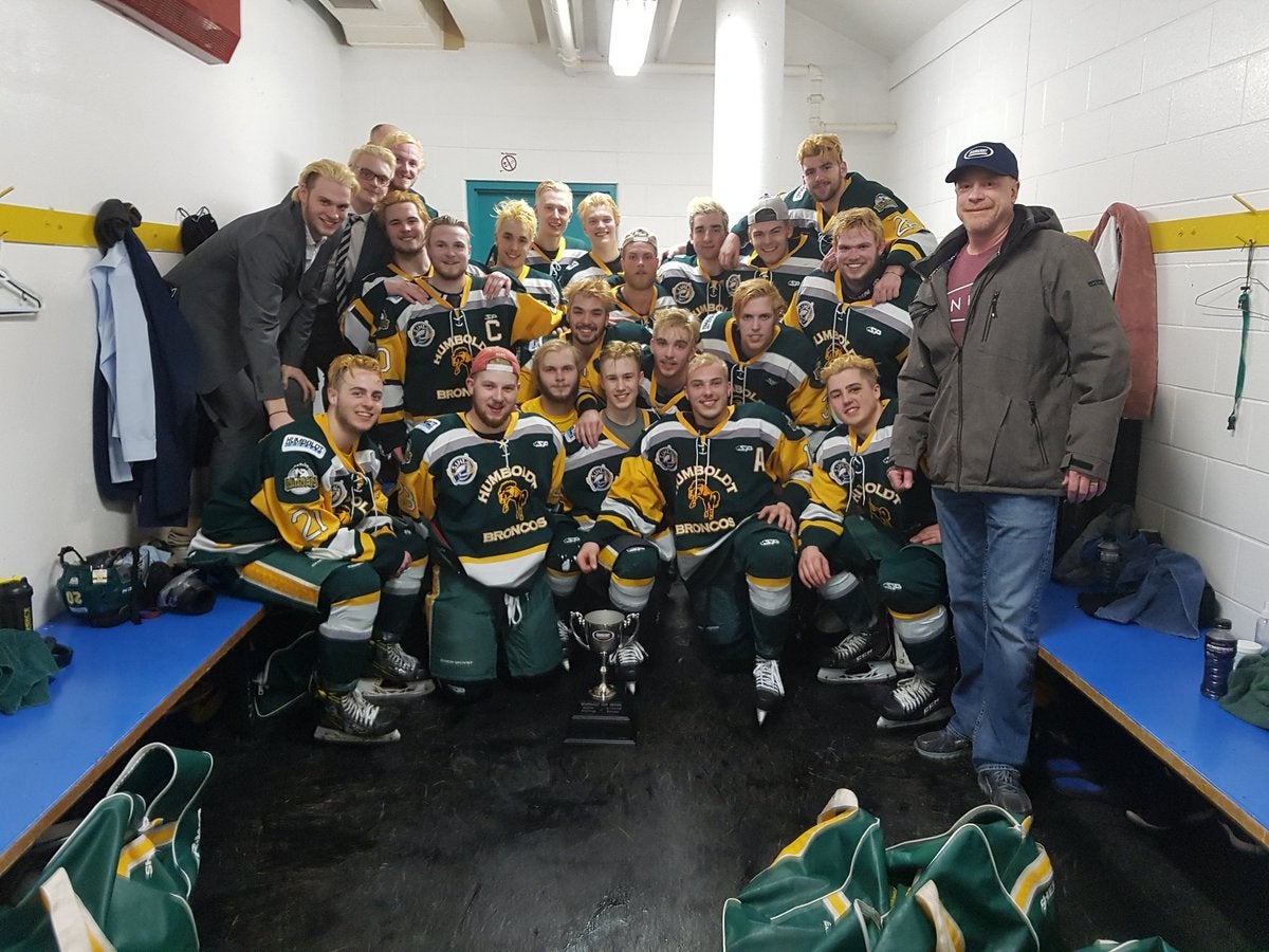 Al menos 14 miembros de un equipo junior de hockey muertos en un accidente de autobús en Canadá Al menos 14 miembros de un equipo junior de hockey muertos en un accidente de autobús en Canadá