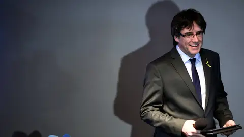 El expresidente catalán Carles Puigdemont a su llegada a una rueda de prensa en Berlín El expresidente catalán Carles Puigdemont a su llegada a una rueda de prensa en Berlín
