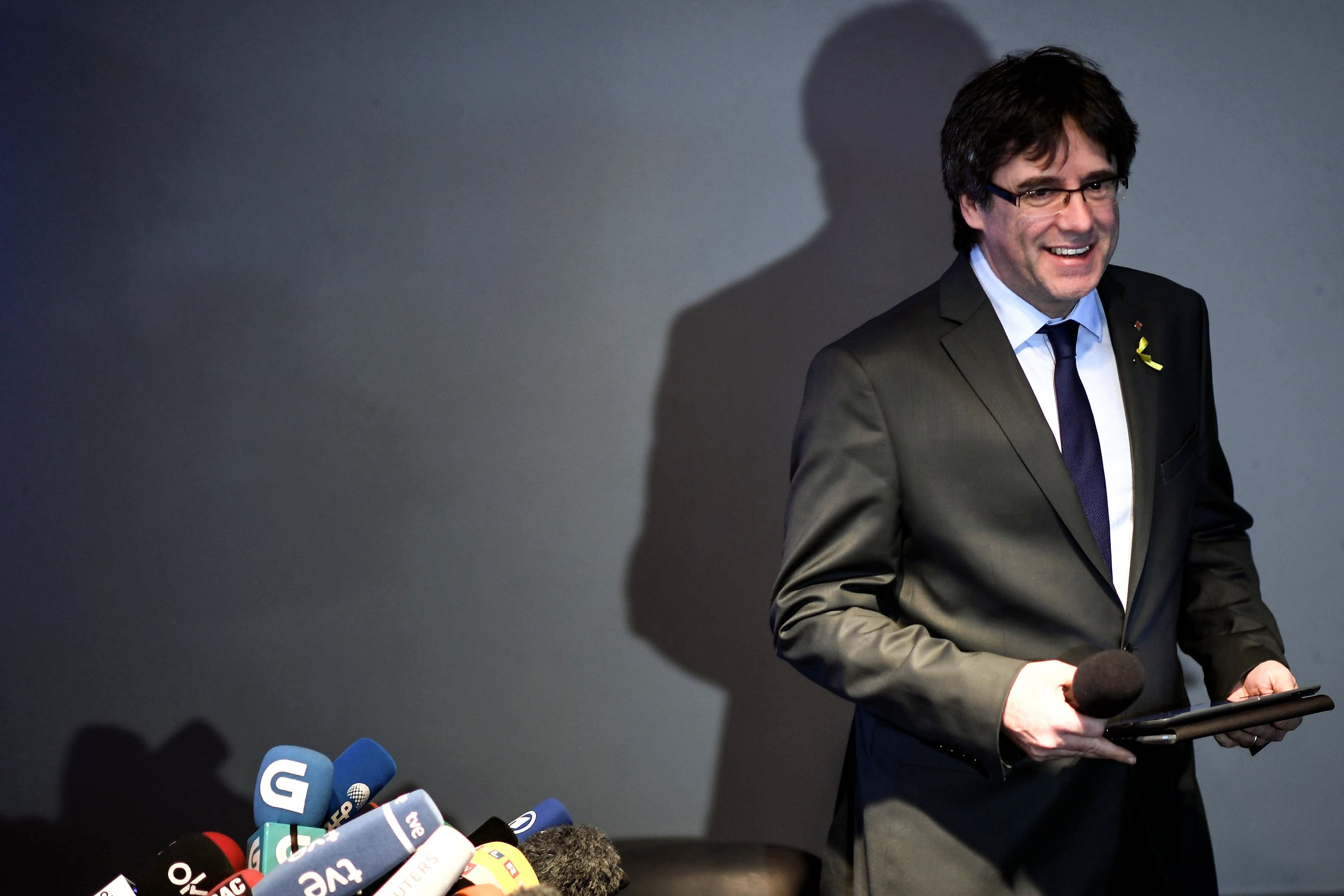 Puigdemont exige al Gobierno respetar los derechos de Sànchez para ser presidente Puigdemont exige al Gobierno respetar los derechos de Sànchez para ser presidente