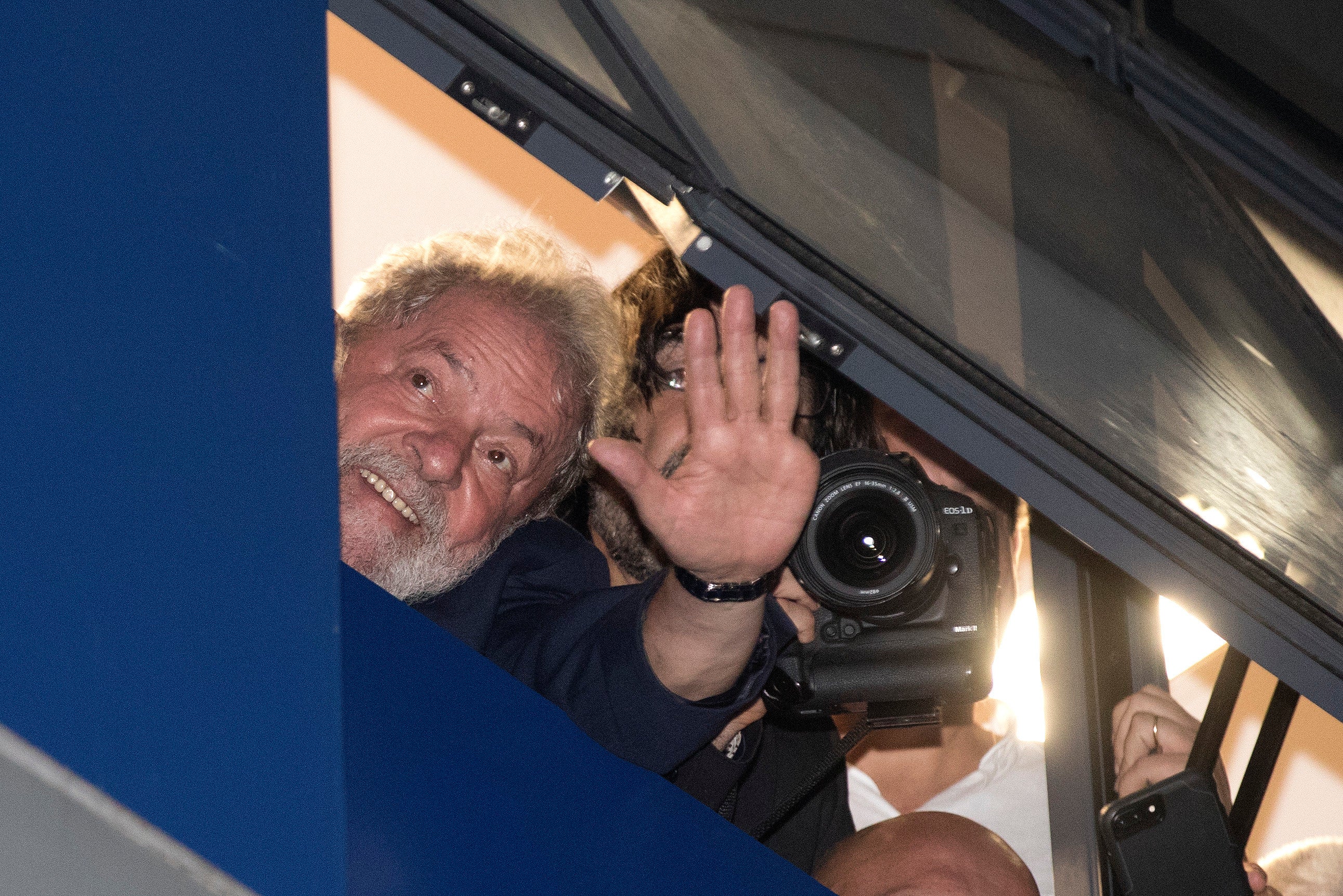 Lula avisa desde la cárcel: "Soy candidatísimo a las elecciones presidenciales de octubre" Lula avisa desde la cárcel: "Soy candidatísimo a las elecciones presidenciales de octubre"
