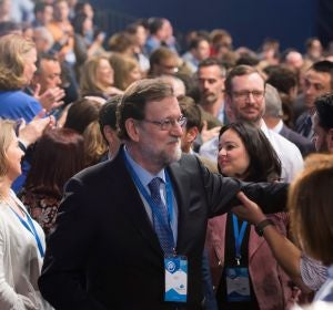 El presidente del Gobierno, Mariano Rajoy, saluda a los asistentes durante la inauguración El presidente del Gobierno, Mariano Rajoy, saluda a los asistentes durante la inauguración