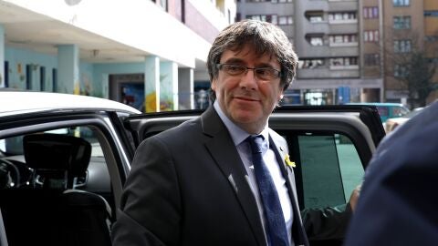 El expresidente catal&aacute;n Carles Puigdemont a su llegada a una rueda de prensa en Berl&iacute;n 