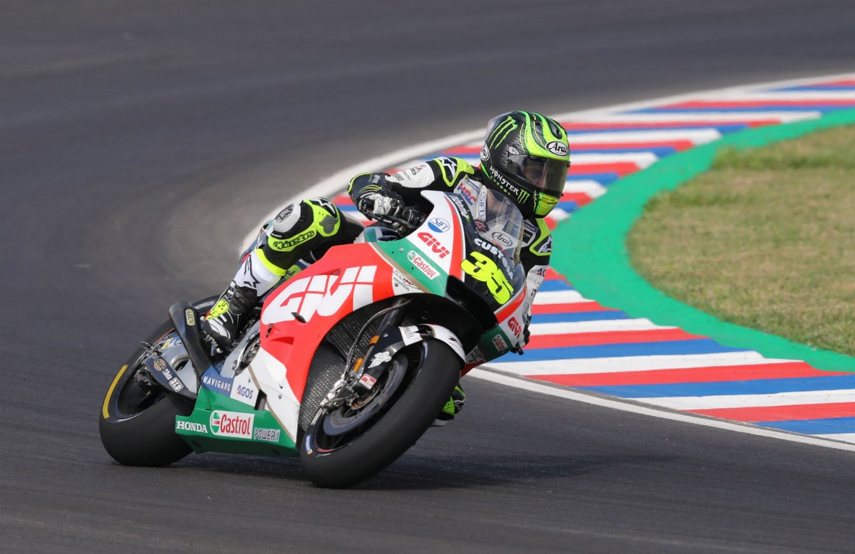 Crutchlow se lleva una accidentada carrera de Argentina y Márquez la lía al tirar a Rossi Crutchlow se lleva una accidentada carrera de Argentina y Márquez la lía al tirar a Rossi