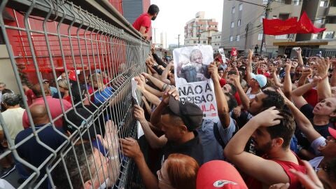 Simpatizantes del ex presidente brasile&ntilde;o Luiz In&aacute;cio Lula da Silva