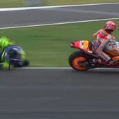 Márquez tira a Rossi en Argentina Márquez tira a Rossi en Argentina